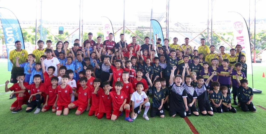 กระเเสเยี่ยม!! เยาวชนแห่ร่วมกิจกรรมฝึกลูกหนัง “Molten Festival Football Clinic” | Manager Online | LINE TODAY